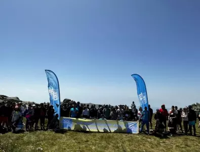 Стотици изкачиха Черни връх в подкрепа на CoolFit поход с SOS кауза