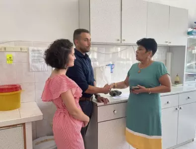 Младоженци от Казанлък с щедро дарение за детското отделение на местната болница (СНИМКИ)