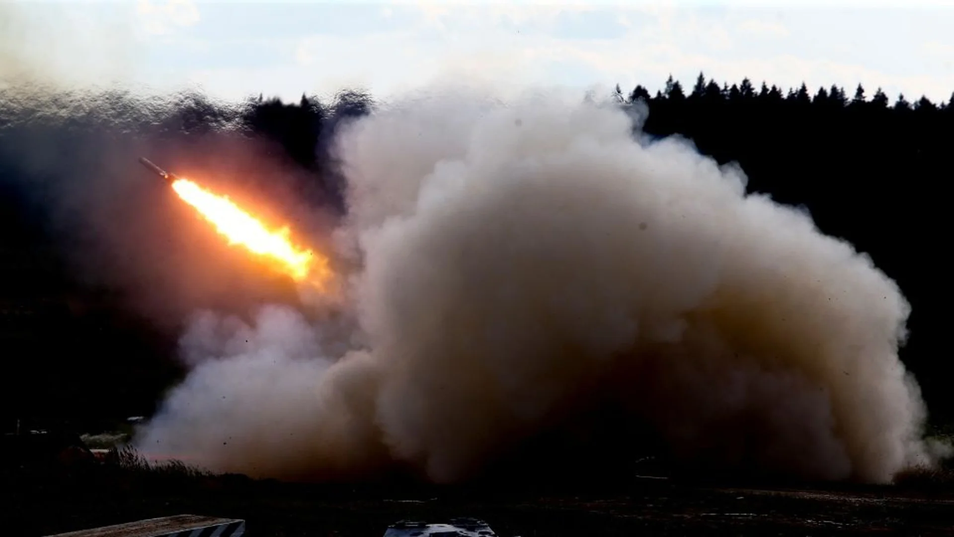 Най-мащабната руска ракетна атака срещу Украйна: Подробности (ВИДЕО)