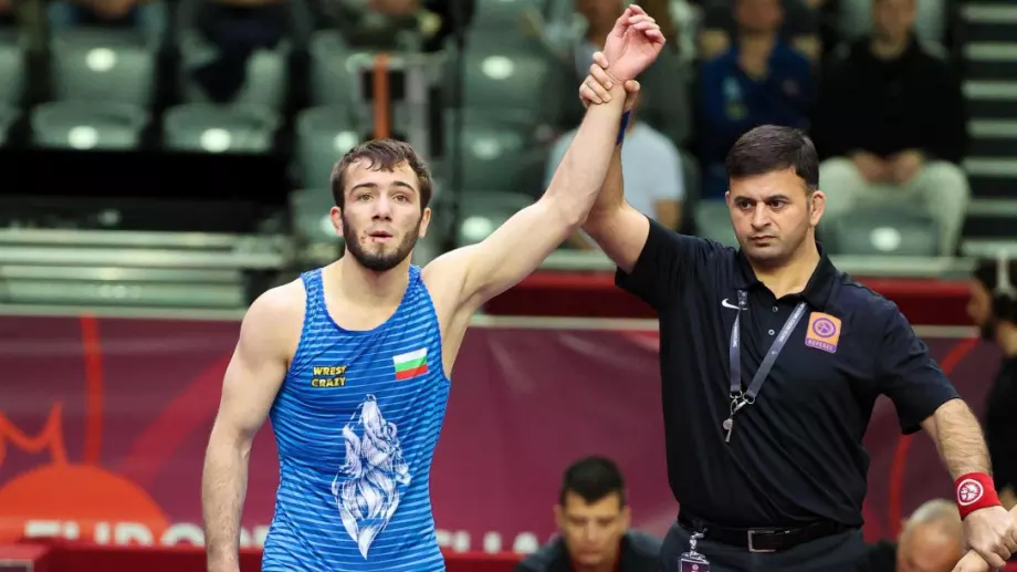 Амаев окичи България с още един медал в борбата, Мнацакянан падна тежко