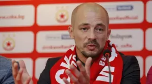 {{ otherArticle[0].article.title }}