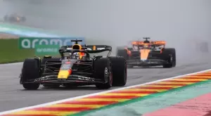 Макс Верстапен не остави шанс на Оскар Пиастри под ужасния дъжд на спринта в Белгия