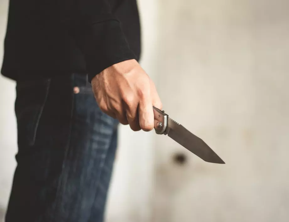 Мъж намушка с нож свой познат в Асеновград