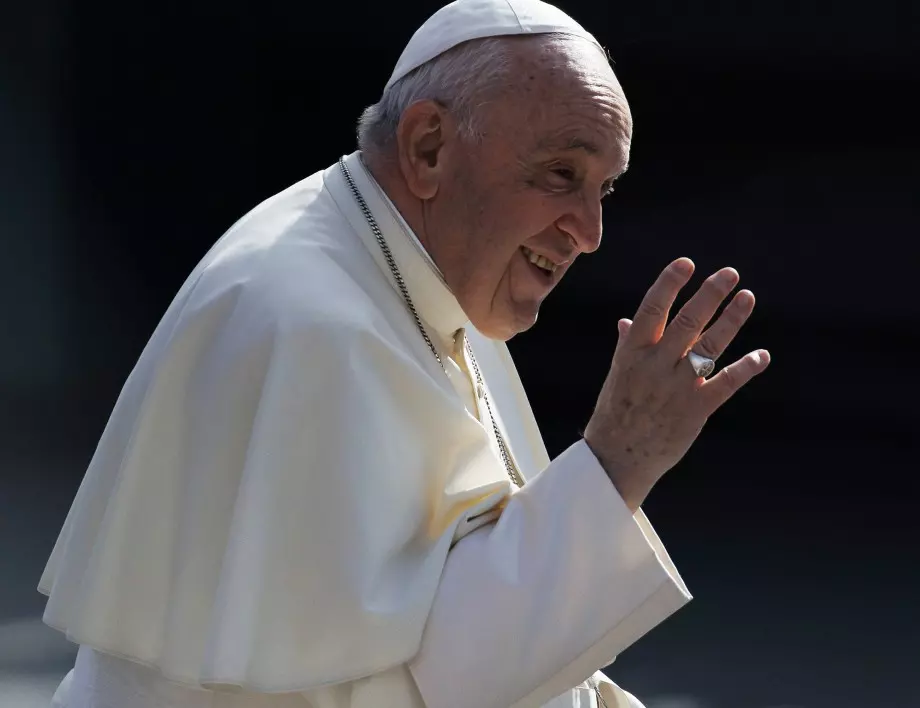 Говорителят на Ватикана: Папа Франциск се чувства по-добре