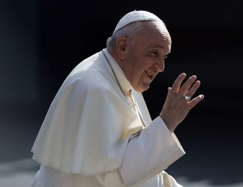 Папа Франциск се чувства "много по-добре" след битката с бронхита
