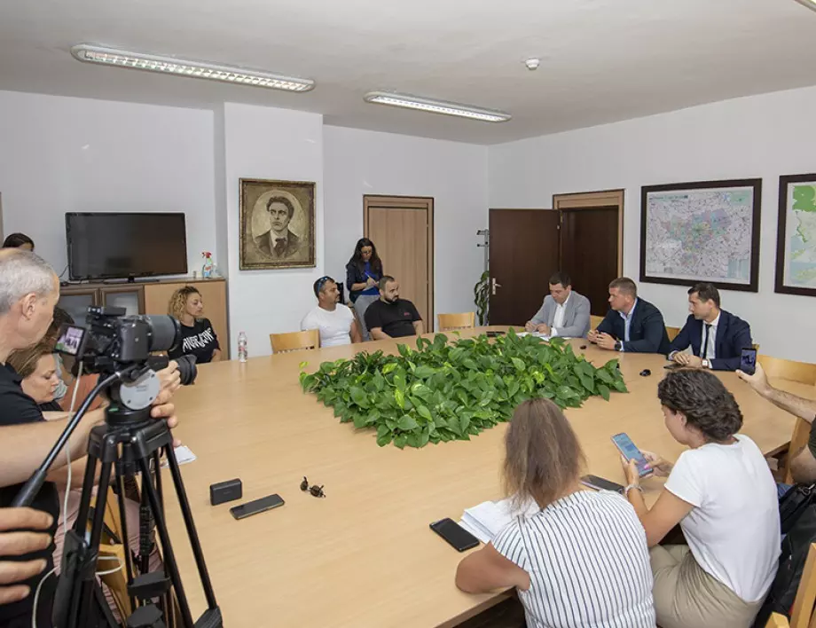 Кметът на Стара Загора не иска охранители в нощни заведения с криминално минало