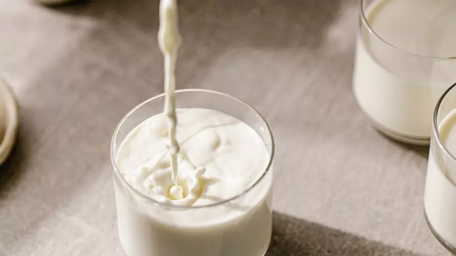 Какво да правим с пресеченото мляко? Всяка домакиня трябва да знае това!