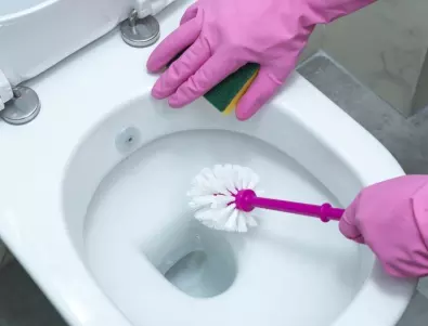 Как в хотелите почистват тоалетната чиния за нула време?