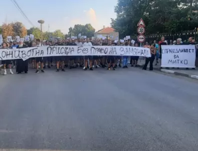 Блокади и протести в Цалапица: Местните искат доживотна за убийците на Митко 