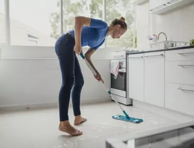 Популярна грешка: Ето как правилно да избършете пода