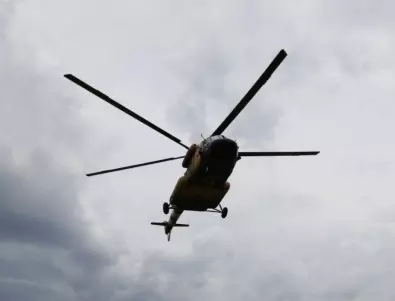 Руски военен хеликоптер се бута с товарен кораб: Защо не е кацнал? (ВИДЕО)