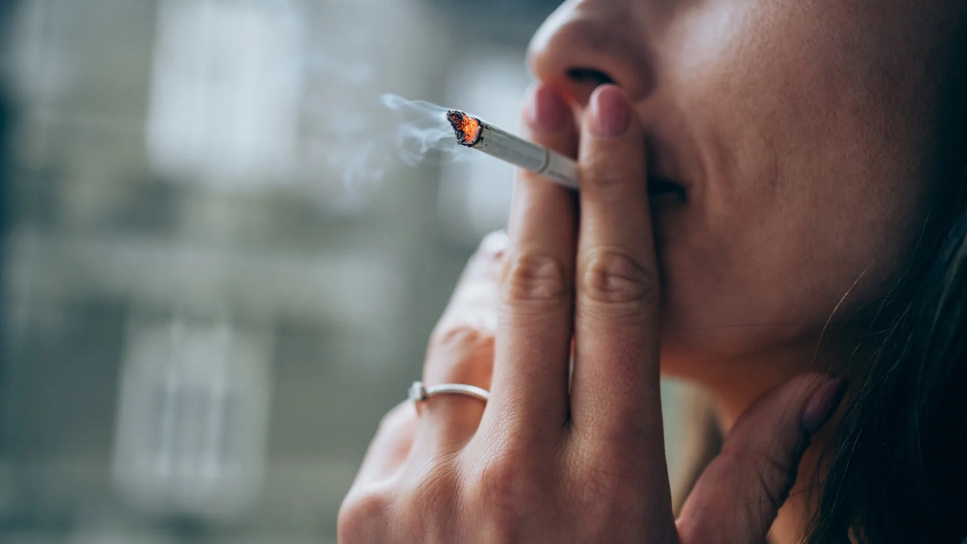 Филтрите на цигарите не пазят пушачите: Предлагат да ги премахнат