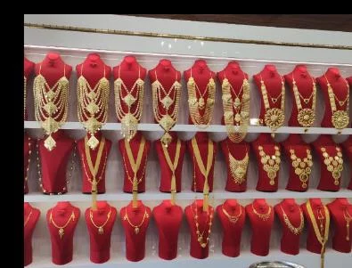 ДАНС и МВР иззеха 6 кг злато от магазини в Пазарджик заради гравирани марки (СНИМКИ)