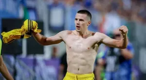 {{ otherArticle[0].article.title }}