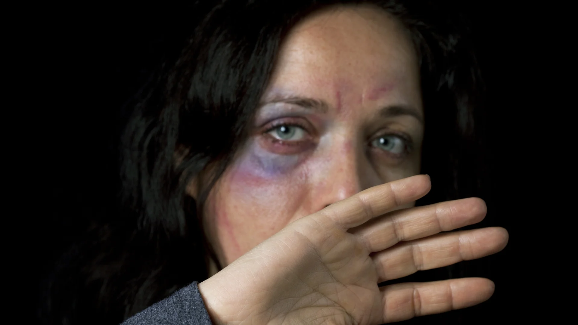 Домашното насилие: Всеки трети българин мълчи или не иска да казва за случаи на тормоз (СНИМКИ)