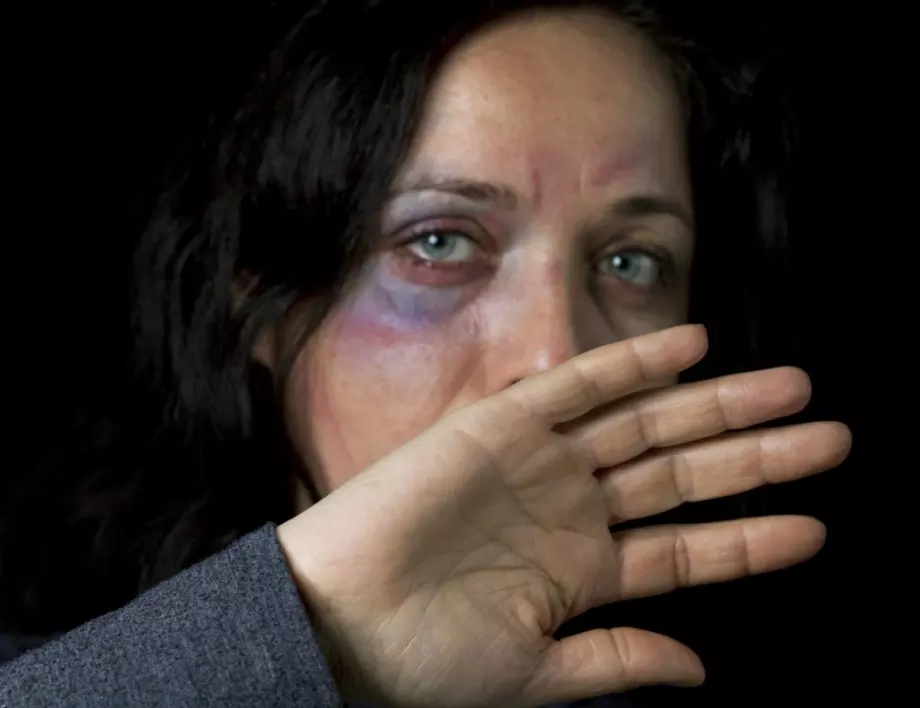 Домашното насилие: Всеки трети българин мълчи или не иска да казва за случаи на тормоз (СНИМКИ)