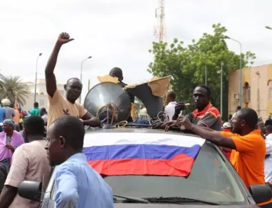 На косъм от война: Преговорите с превратаджиите в Нигер не вървят добре