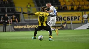 {{ otherArticle[0].article.title }}