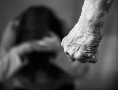 Отново домашно насилие: Мъж преби и подстрига жената си в Свищов