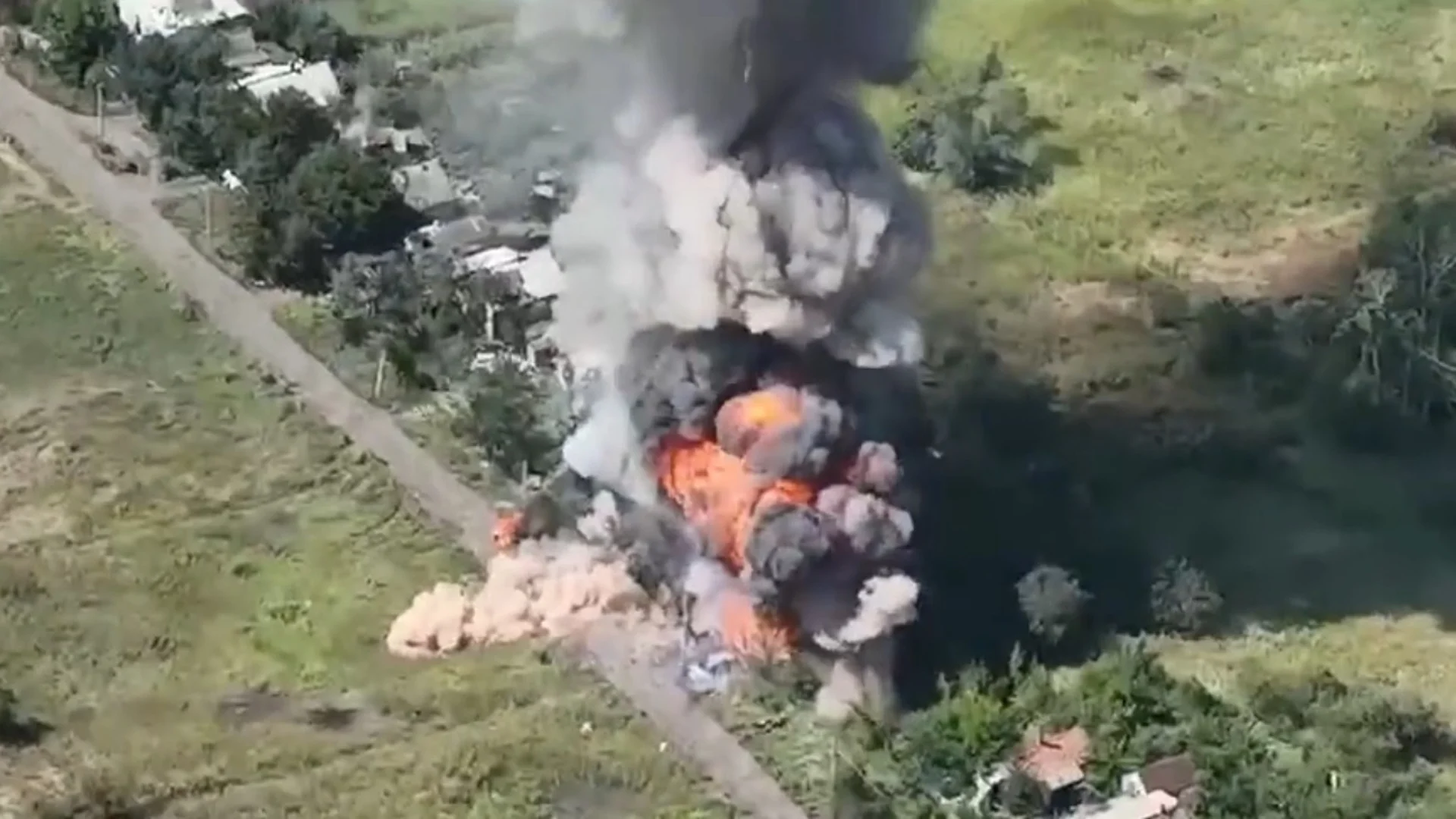 Бум: Руска авиационна бомба удари руско село във Воронежка област