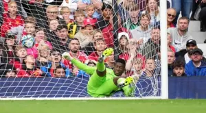 Гол от центъра на "Олд Трафорд" разяри Манчестър Юнайтед за бърз обрат (ВИДЕО)