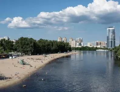 Почивка на фона на сирени: Плажовете в Киев отбелязват рекордни приходи