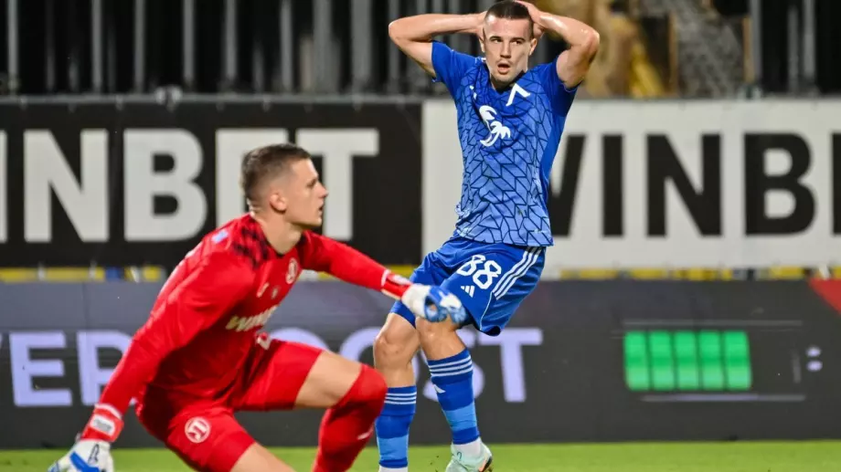 Неприятно! Левски загуби Марин Петков след по-малко от 40 минути игра в Израел