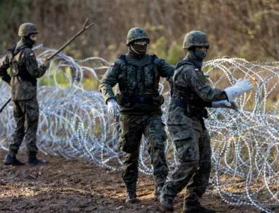 Полските граничари: Москва организирано докарва големи групи мигранти на границата