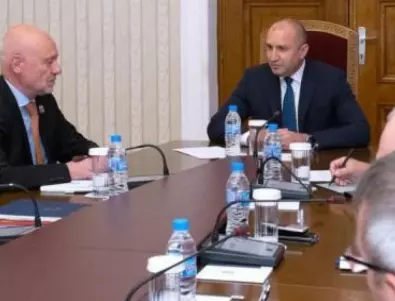 Радев говори с Тагарев за спешни мерки за кадрово обезпечаване на армията