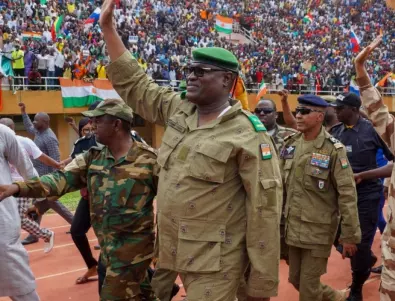 Франция започна да изтегля войските си от Нигер