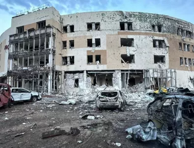 Руснаците удариха с ракета хотел в Запорожието, има загинал и поне 9-ма ранени (ВИДЕА и СНИМКИ)