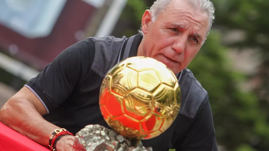 Със специално внимание на червения килим: Христо Стоичков ще подкрепя Лионел Меси за "Златната топка"(ВИДЕО)