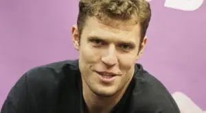 {{ otherArticle[0].article.title }}