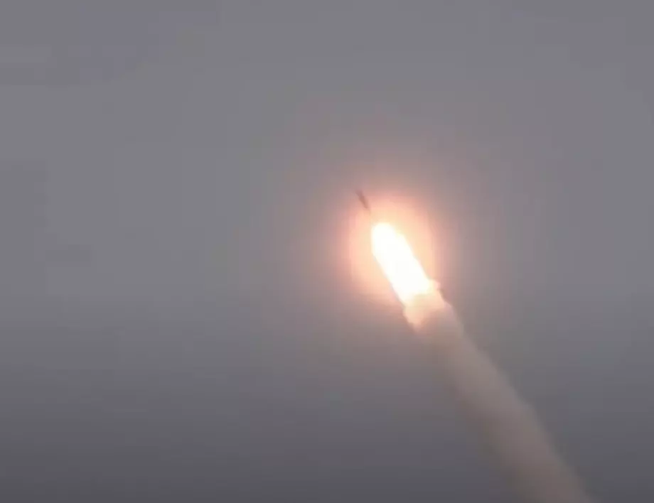 Украинците свалиха 2 ракети "Циркон" над Киев