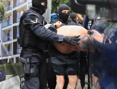 След като полицай беше намушкан с нож: Тече акция срещу битовата престъпност в Казанлък
