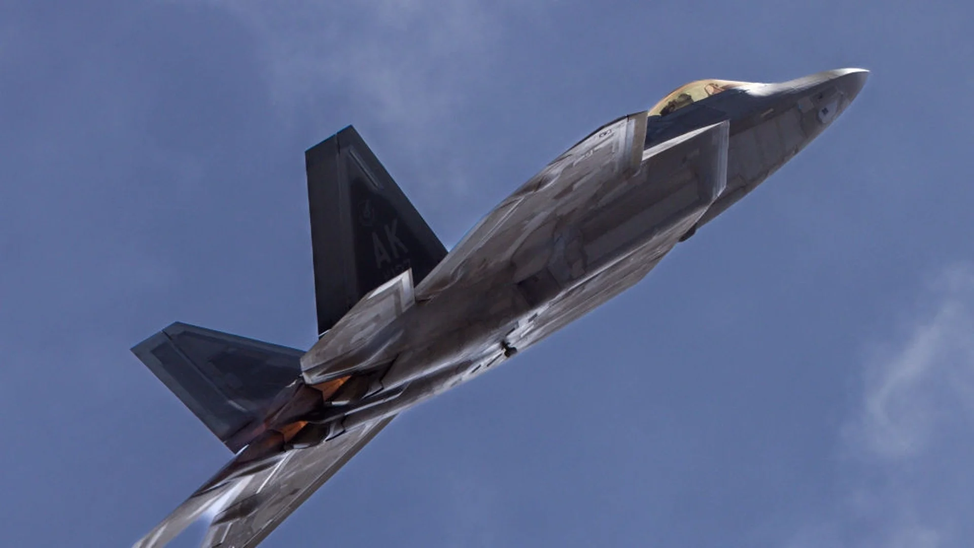 Русия обстрелва Украйна: Полша вдигна F-16 да пази небето ѝ
