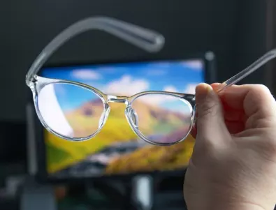Изследователи опровергаха предимствата на очилата с филтър за синя светлина