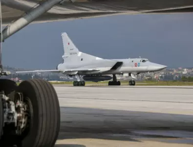 Ярко огнено кълбо: СНИМКИ на гръмнал руски стратегически бомбардировач след удар с дрон
