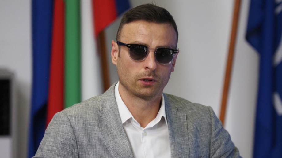 "Замръзнали сме във времето" - Димитър Бербатов разказа пред "CNN" какво се случва в България