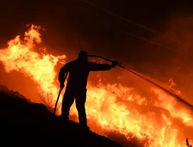 Два пожара горят край село Виден