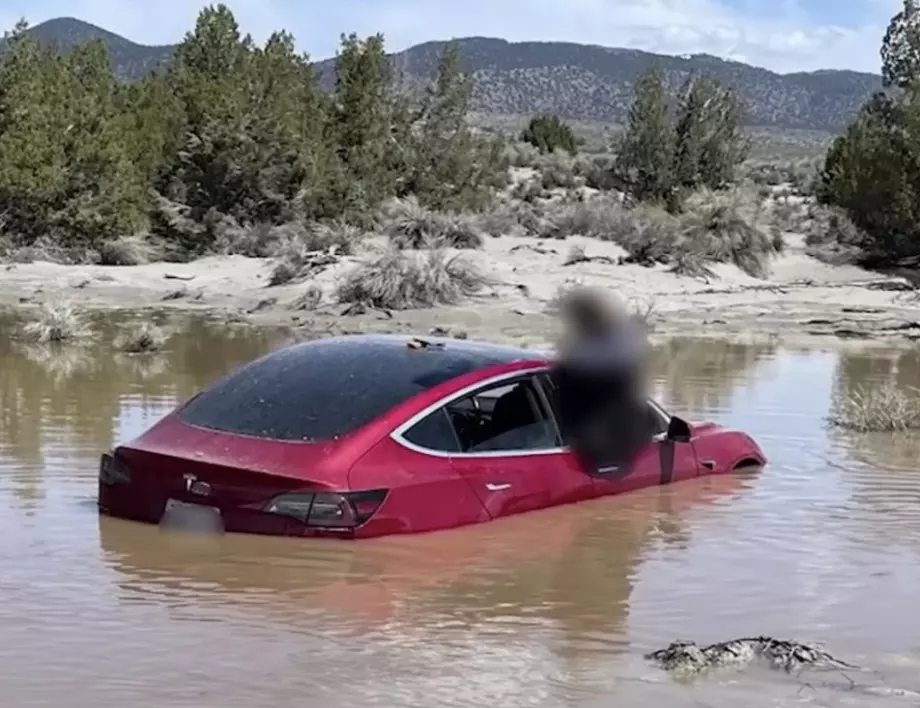 Човешка глупост превърна Tesla Model 3 в подводница (ВИДЕО)