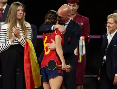 След целувка без разрешение: ФИФА наказа Луис Рубиалес за 3 години