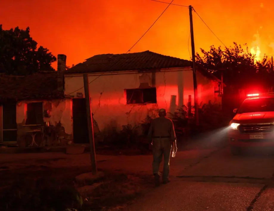 Външното министерство с предупреждение към българите в Гърция заради пожарите
