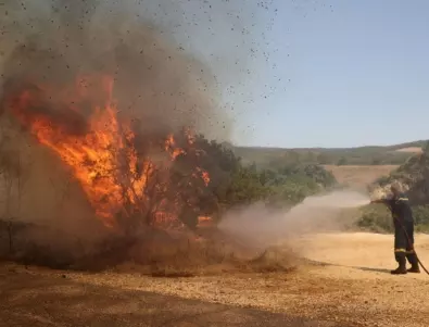 Два големи пожара горят край Копривщица