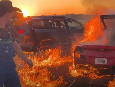 Блогър изгори Ferrari за 400 000 долара в царевична нива  (ВИДЕО)