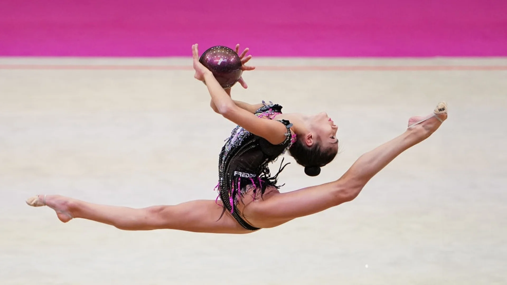 Браво: Стилияна Николова със злато и сребро от Световната купа в София