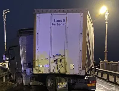 Пътното управление в Русе с новини за инцидента на „Дунав мост“ (СНИМКИ)