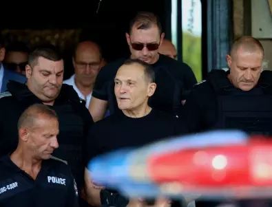 Васил Божков е задържан при пристигането си в България - първо отива в болница (ВИДЕО)