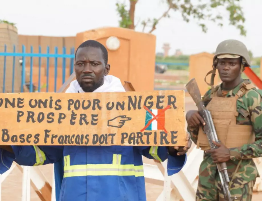 Хунтата в Нигер гони втори западен посланик, Франция ѝ отвърна с "не"