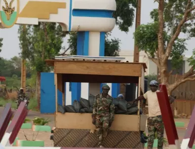 Лоши новини от Нигер: Заплаха от протестиращи да атакуват френска военна база (ВИДЕО)